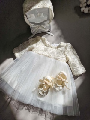 Rochița de botez Oly – Eleganță, delicatețe și rafinament pentru evenimente de poveste