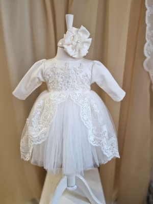 Rochița de botez Melany – Eleganță, delicatețe și confort pentru botezul micuței tale
