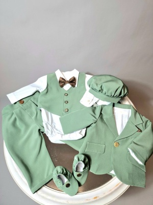Costum pentru botez