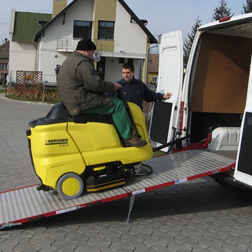 Rampa de incarcare pentru autoutilitara utilizata la transport utilaje profesionale