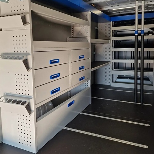 Mobilier profesional pentru autoutilitara cu sertare si rafturi modulare