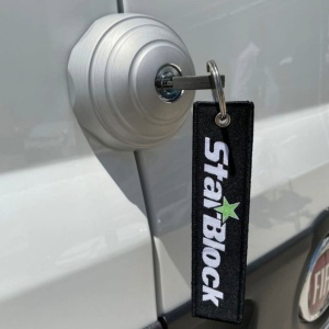 Incuietoare antifurt profesionala CARGOBLOCK (usa din spate) pentru Fiat Ducato, Peugeot Boxer si Citroen Jumper - Img 1