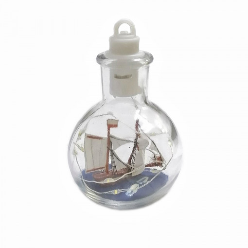Macheta corabie in sticla glob, cu lumini LED pe baterie
