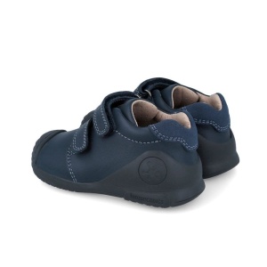 Pantofi primii pasi baieti Biomecanics 251120A culoare bleumarin, design clasic, talpa flexibila, anti alunecare, bleumarindin cauciuc, sustinere glezna si inchidere dubla cu scai