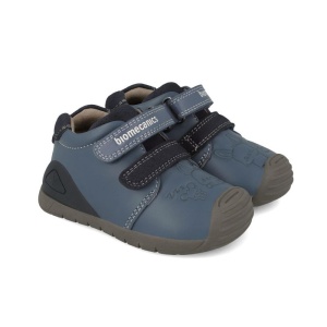 Pantofi primii pasi baieti Biomecanics 251121A culoare albastru cu imprimeu animalute in varful incaltamintei, talpa flexibila, anti alunecare, gri din cauciuc, sustinere glezna si inchidere dubla cu scai
