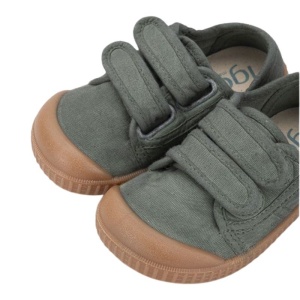 Tenisi barefoot copii, producator Igor, culoare kaki, exterior si interior din material textil, inchidere cu doi scai, talpa maro, din cauciuc, foarte flexibila