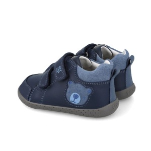 Pantofi barefoot baieti 251309A de la Garvalin, exterior din piele naturala, culoare bleumarin cu imprimeu cap de ursulet albastru, dubla inchidere cu scai,