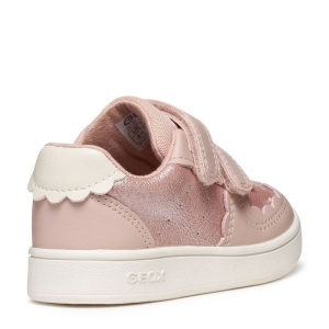 Pantofi sport Geox pentru fete, nuanță roz deschis, cu finisaje sidefate, decupaje în formă de norișor, două benzi velcro pentru închidere, talpă albă din material sintetic si interior din material textil.