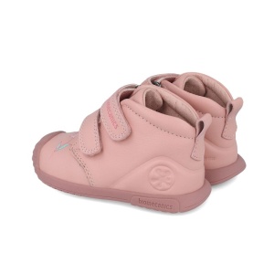 Ghete primii pasi fete Biomecanics 251106B culoare roz cu imprimeu delicat floare si pasare colibri in varful incaltamintei, talpa flexibila, anti alunecare, roz din cauciuc, si inchidere dubla cu scai