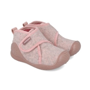 Papuci de interior Biomecanics culoare roz pudrat, interior si exterior din material textil, sustinere glezna si inchidere cu scai