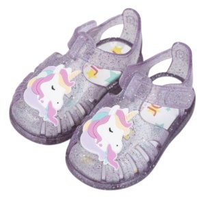 Sandale pentru plaja fete, producator Igor, culoare mov cu sclipici, confectionati din material sintetic, inchidere cu scai, protectie varf si unicorn in partea din fata a sandalelor