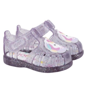 Sandale pentru plaja fete, producator Igor, culoare mov cu sclipici, confectionati din material sintetic, inchidere cu scai, protectie varf si unicorn in partea din fata a sandalelor