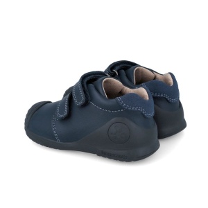 Pantofi primii pasi baieti Biomecanics 251120A culoare bleumarin, design clasic, talpa flexibila, anti alunecare, bleumarindin cauciuc, sustinere glezna si inchidere dubla cu scai