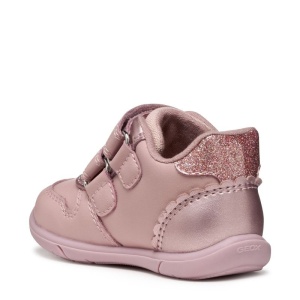 Pantofi sport roz pentru fetițe Geox Zapito Girl Old Rose, potrivit pentru primii pași, cu două benzi cu arici, decor floral bej pe lateral, vârf și călcâi întăriți, talpă flexibilă cu tehnologie Geox Respira™, tălpic detașabil din piele naturală
