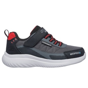 Pantof sport Skechers impermeabil pentru băieți, gri cu accente roșii, închidere cu scai și șireturi elastice, talpă albă.