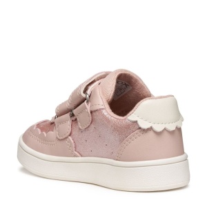 Pantofi sport Geox pentru fete, nuanță roz deschis, cu finisaje sidefate, decupaje în formă de norișor, două benzi velcro pentru închidere, talpă albă din material sintetic si interior din material textil.