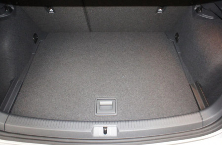 Tavita portbagaj ( superior ) cauciuc Volkswagen Golf 7 Hatchback 2013 - 2019 - Img 2