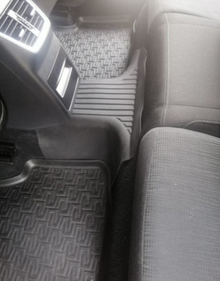 Covoras trecere spate canal median Skoda Octavia 3 2013-2019 - Img 2