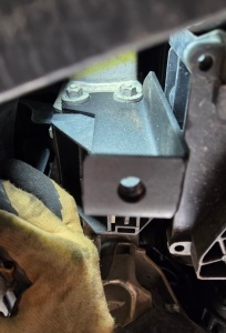 Scut motor BMW Seria 5 E60/E61 cu bară normală 2003 - 2010 - Img 5