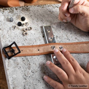 Set scule montaj capse si nituri DELUXE pentru pielarie si marochinarie - Tandy Leather - Img 5