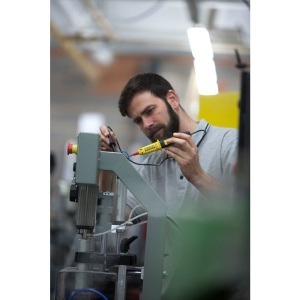 Stanley FMHT82566-0, tester de tensiune cu LED Fatmax, 400V CA/CC cu functie de disjunctor rezidual - Img 3