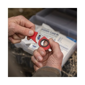 Cutit de salvare SOG Rapid Rescue Rescue Red, cutter pentru centuri cu spargator de geam si teaca Quick-Deploy - Img 3