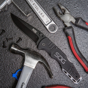 Cutit pliabil SOG Salute Black FF11-CP, lama 8Cr13MoV Black Oxide, Lockback, maner G10, EDC Tactical Folder - Img 13
