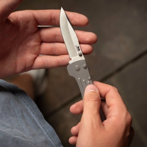 Cutit pliabil SOG SlimJim 2.0 Satin SJ41-CP, lama Clip Point AUS-8, deschidere asistata S.A.T., Lockback, maner din otel inoxidabil, EDC Ultra Slim - Img 3