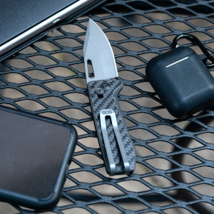 Cutit pliabil SOG Ultra XR Graphite 12-63-01-57, lama Clip Point CPM S35VN TiNi Graphite, XR Lock, Thumb Stud, maner Carbon Fiber, EDC Ultra Lightweight - Img 12