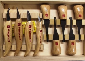 Set DELUXE de dalti de mana si cutite pentru sculptura KN700E, Flexcut