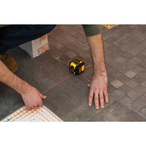 Stanley STHT77502-1, nivela laser cross 90, cu linie in cruce + un fascicul 90 grade, lumina rosie, auto-nivelare, prindere cu clema, QuickLink, raza actiune 12m, include 2 baterii AA, clema si husa - Img 12