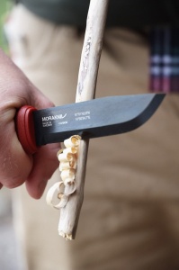 Cutit Full-Tang Morakniv Garberg Dala Red CARBON, Teaca si maner Polimer Dala Red, pentru Bushcraft si Outdoor - Img 10