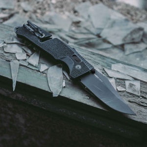 Cutit pliabil SOG Trident AT Blackout 11-12-05-41, lama Clip Point CRYO D2 Black TiNi, deschidere asistata S.A.T., AT-XR Lock, taietor de centura, spargator geam, maner GRN Black - Img 8
