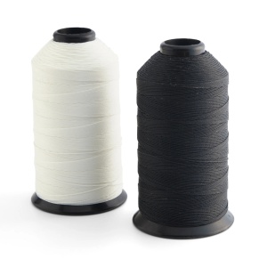 Ata de calitate profesionala din poliester pentru cusut la masina, bobina 553 ml Tandy Leather SUA - Img 1