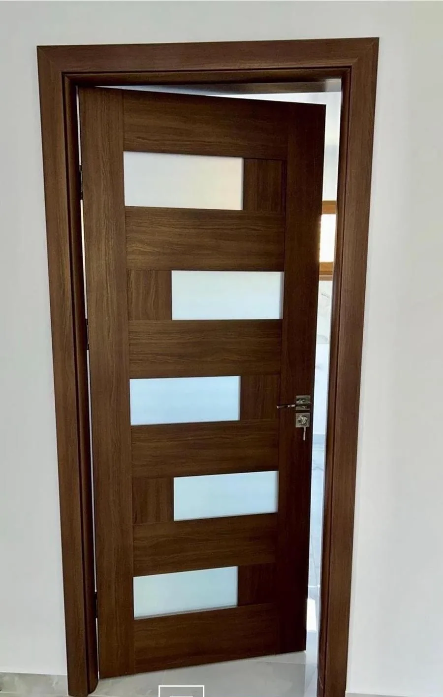 Интериорна врата Novo Doors ND05 LUX PREMIUM Златен дъб, монтирана при клиент