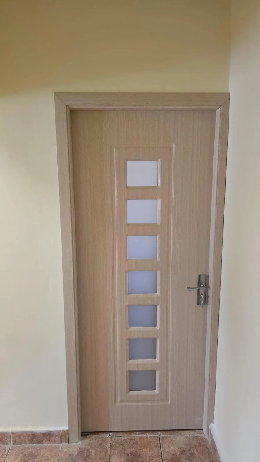 Интериорна врата Novo Doors ND236 STANDARD Крем, монтирана при клиент