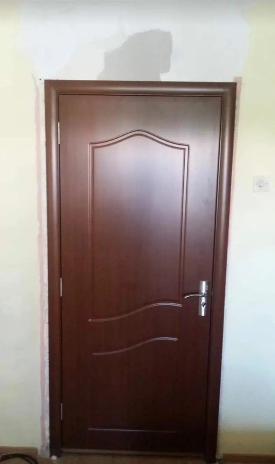 Интериорна врата Novo Doors ND80 STANDARD Орех, монтирана при клиент