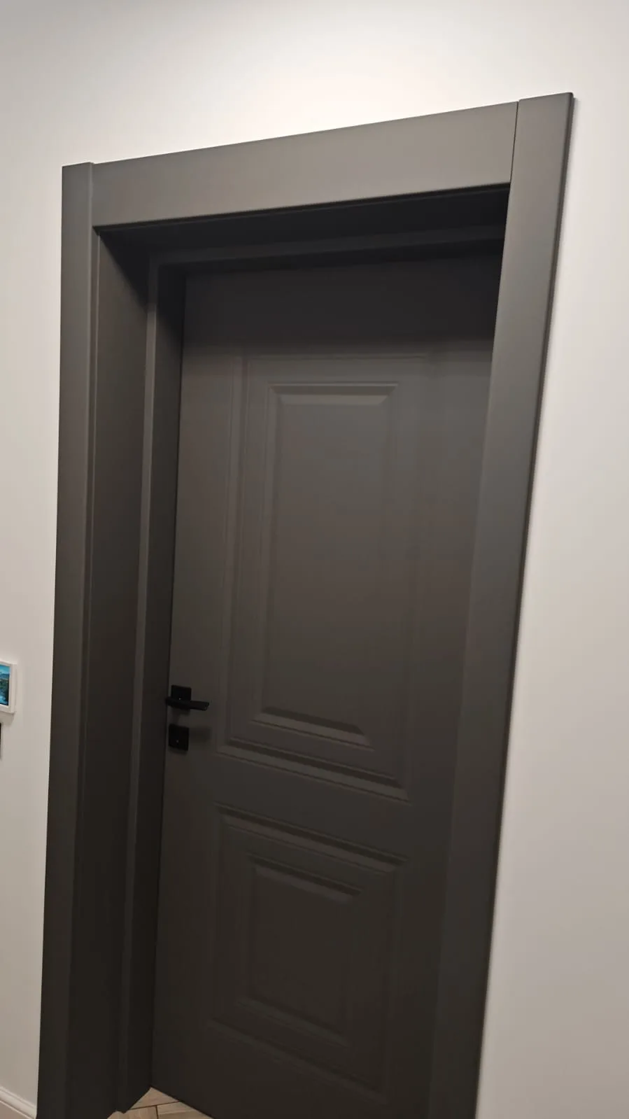 Интериорна врата Novo Doors NDF22 LUX PREMIUM, монтирана при клиент