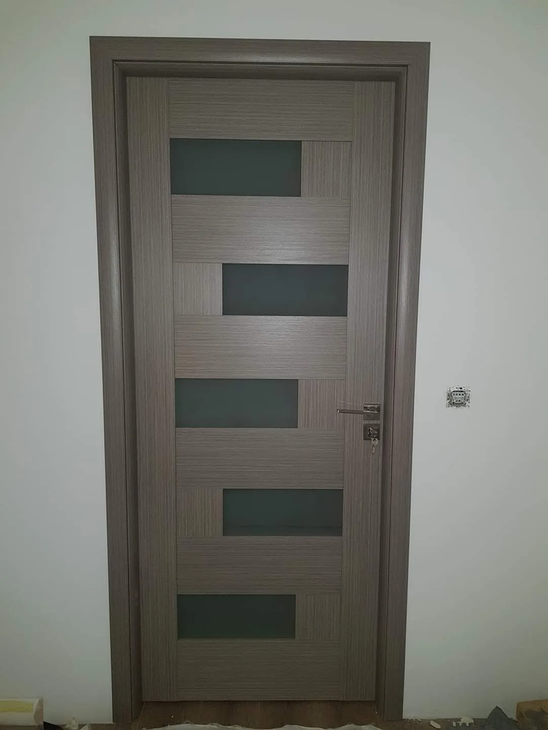 Usa de interior Novo Doors ND05 LUX PREMIUM Gri montata la client