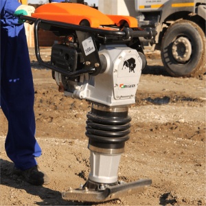 Mai Compactor MC72H-GXR, 10 kN, motor Honda, benzina 3,5 cp, greutate 68 kg - Img 4
