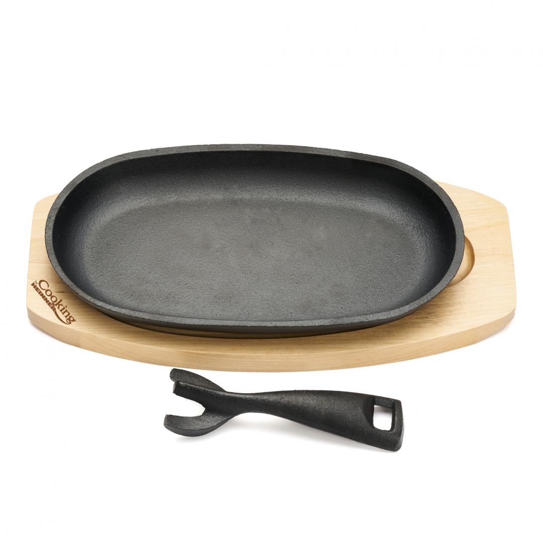 PLATOU SERVIRE OVAL, 24X14 CM , FONTA PURA , CU MANER DETASABIL SI BAZA DIN LEMN,COOKING BY HEINNER - 1 | YEO