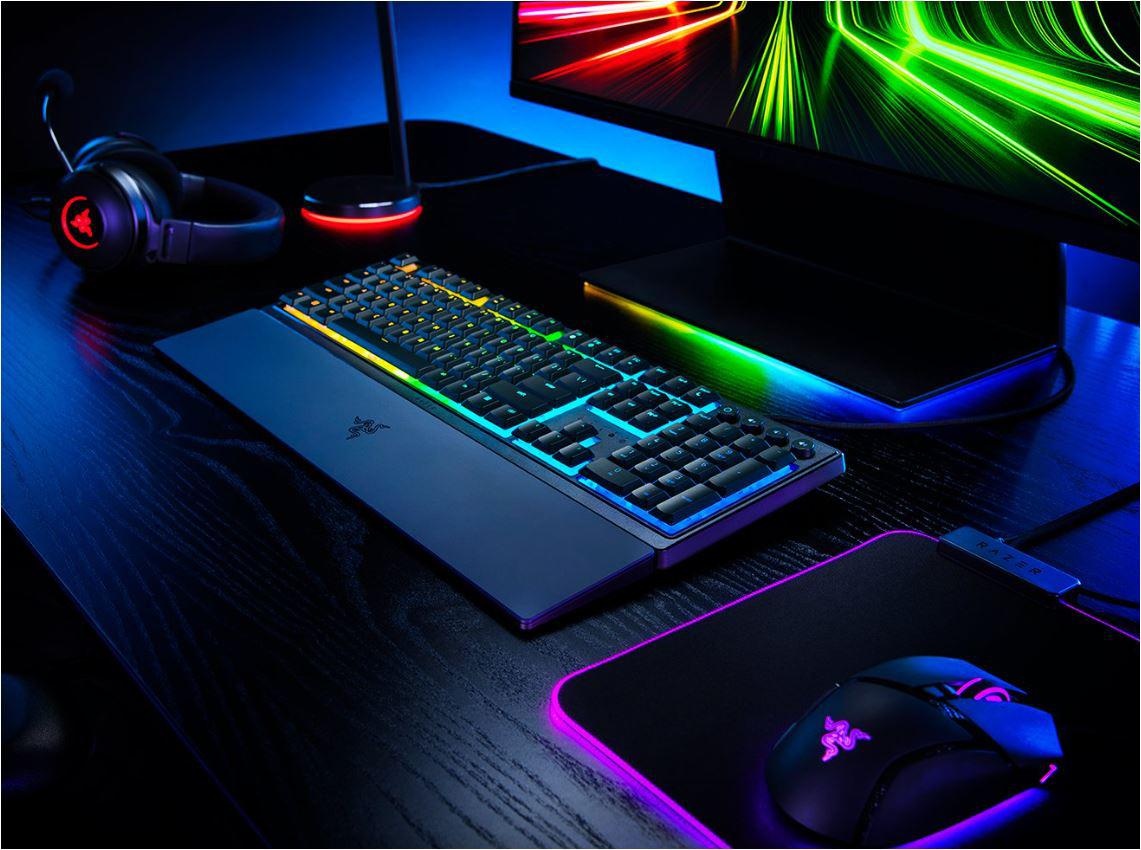 Tastatura Razer Ornata V3 - Low Profile Gaming TECH SPECS SWITCH TYPE Razer™ Mecha-Membrane Switches APPROXIMATE SIZES Full Size LIGHTING 10 Razer Chroma™ RGB Lighting Zones WRIST REST Yes ONBOARD MEMORY None MEDIA KEYS Dedicated Media Controls - 2 | YEO