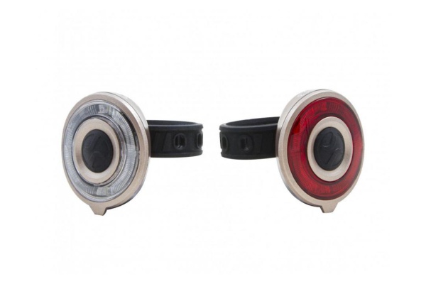 Set lumini far+stop, 2 LED-uri rosii, 2 LED-uri uri albe, Baterii: 2 x 2 CR2032 3V, Greutate: 2x35gr, Autonomie:70/95 h