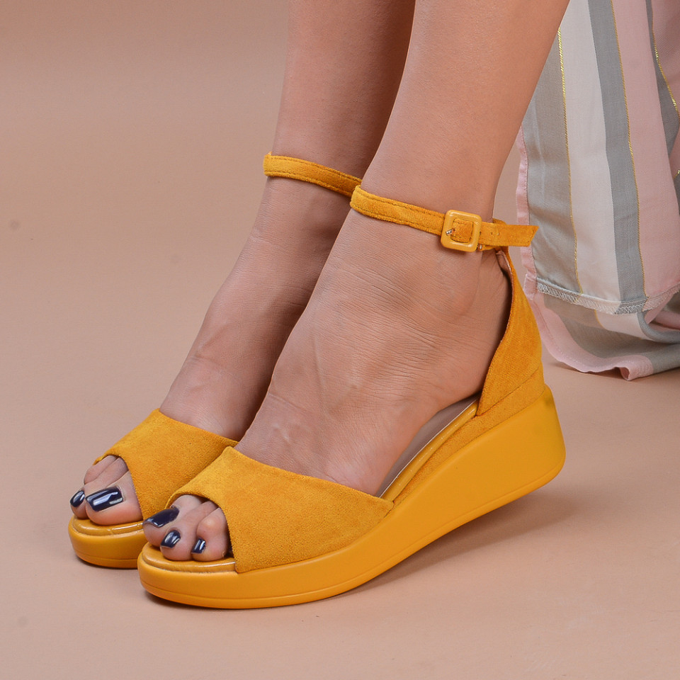 Sandale cu platforma Nova 2 Yellow - Need 4 Shoes