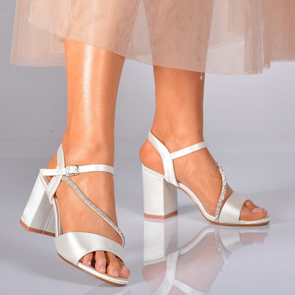 Sandale Dama Cu Toc Gessy Albe- Need 4 Shoes