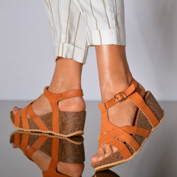 Sandale Cu Platforma Erin Camel- Need 4 Shoes
