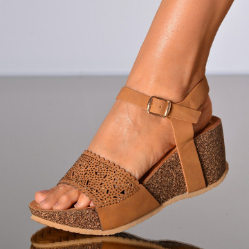 Sandale Cu Platforma Adyla Camel- Need 4 Shoes
