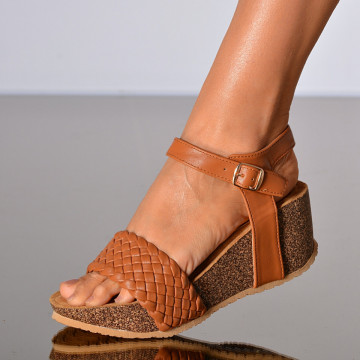 Sandale Cu Platforma Nicasia Camel- Need 4 Shoes