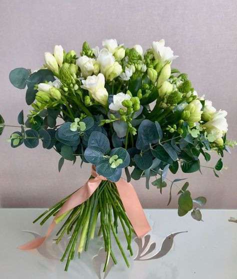 Buchet 51 de frezii albe