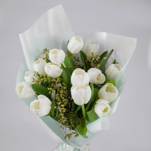 Buchet de lalele albe